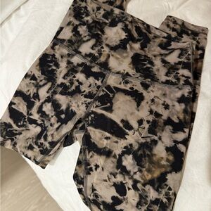 Lululemon Athletica Black and Tan Patterned Leggings